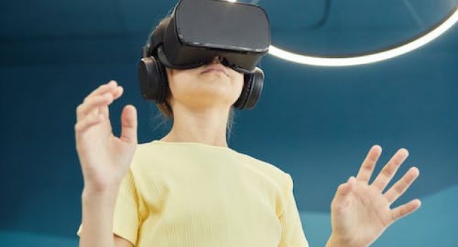 Students use virtual reality